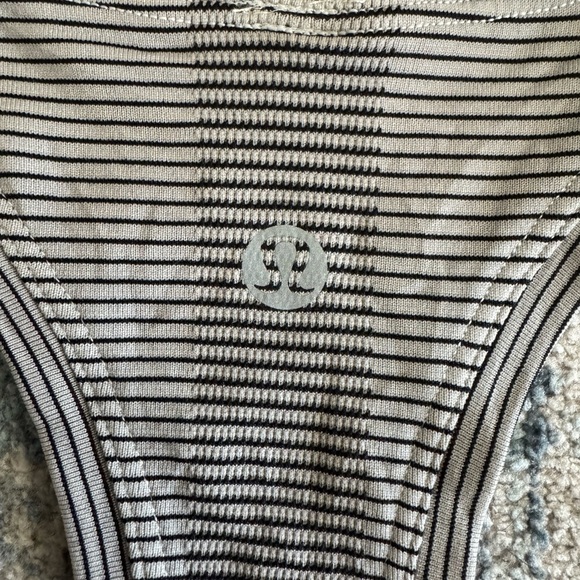 Lululemon Swiftly Tech Racerback Tank Top 2.0 Size 8
Tetra Stripe Grey Black - Picture 6 of 7